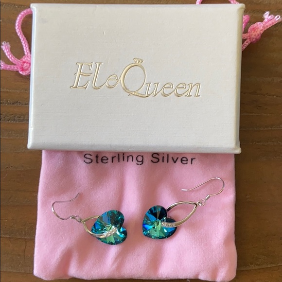 EleQueen Heart Shaped Earrings - Picture 1 of 2